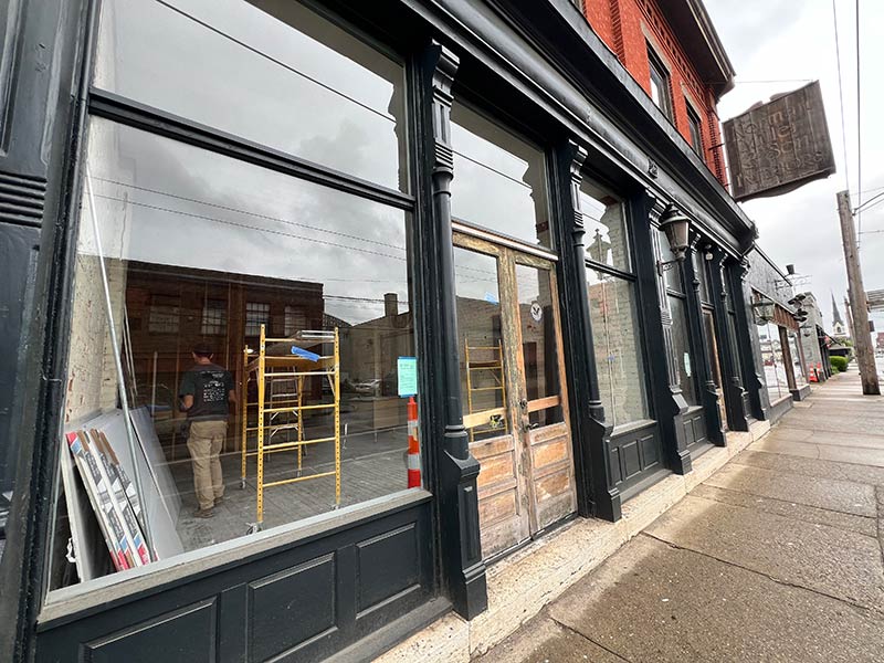 Work-happening-at-the-Dietz-block-building-Photo-by-Alexis-Larsen
